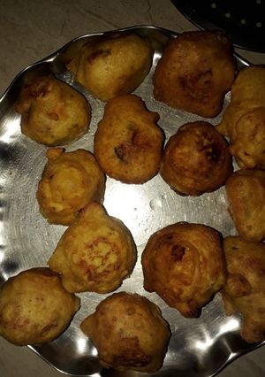 A picture of Batata vada.