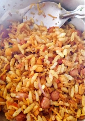 A picture of Garlic Murmura Bhel.