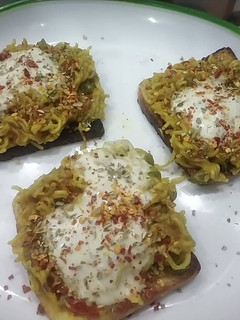 चीज़ मैगी सैंडविच (cheese maggi sandwich reicpe in Hindi) रेसिपी मुख्य फोटो