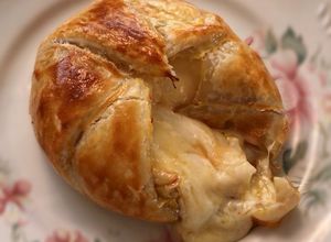 Foto de Queijo Brie Folhado com Geleia de Pimenta