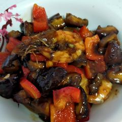 A picture of Stir fry prawn with shiitake mushrooms.
