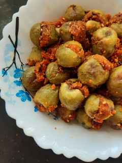 ભરેલાં ગુંદા નું શાક (Bharela Gunda Shak Recipe In Gujarati) રેસીપી મુખ્ય ફોટો