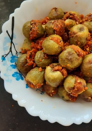 ભરેલાં ગુંદા નું શાક (Bharela Gunda Shak Recipe In Gujarati) રેસીપી મુખ્ય ફોટો