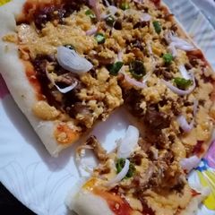 A picture of Chicken cheesy pizza.