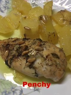 Una foto de Pechugas al horno con piñones y aceite de trufa blanca
