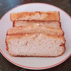 A picture of Vanilla sponge loaf.