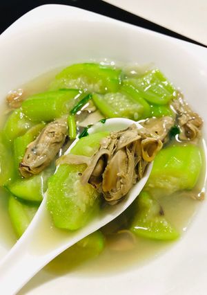 Hình của món Canh trai nấu mướp.