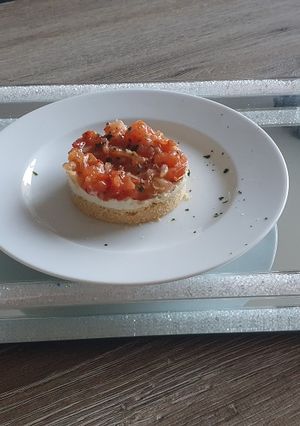 Une photo de Entrée à la tomate et au bleu