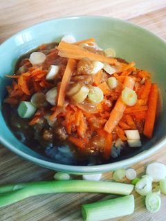 Peanutty Reis mit Karotten und Frühlingszwiebeln Rezepthauptbild