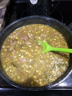 Una foto de Carne de res en salsa verde con elote