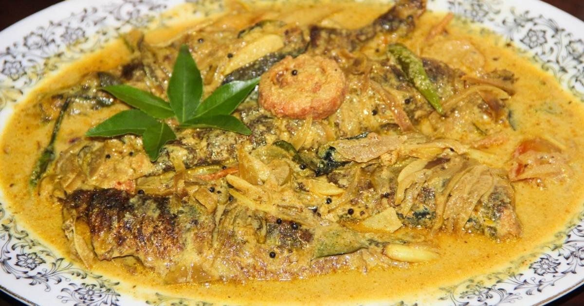 Kerala Style Fried Sardines in Coconut Gravy Recipe by Little Hearts