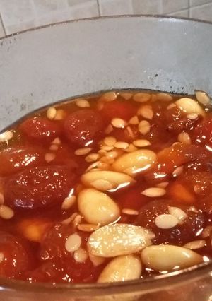 A picture of Aalo bukhara ki chutney.