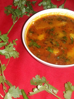 आलू टमाटर की रसेदार सब्जी (aloo tamatar ki rasedar sabzi recipe in Hindi) रेसिपी मुख्य फोटो