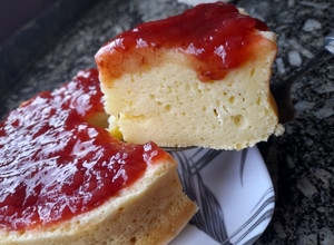 Una foto de Bizcochuelo de queso crema