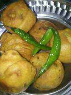 आलू बोंडा (Aloo bonda recipe in Hindi) रेसिपी मुख्य फोटो