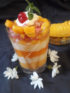 મેંગો કસ્ટર્ડ પુડિંગ (Mango Custard Pudding Recipe In Gujarati) રેસીપી મુખ્ય ફોટો