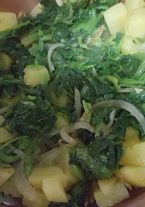 Una foto de Espinacas sofrito con papas