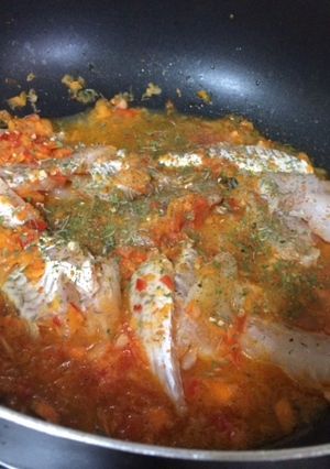 Una foto de Pescado con verduras al wok