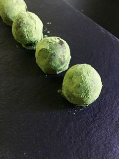 Una foto de Trufas de té Matcha