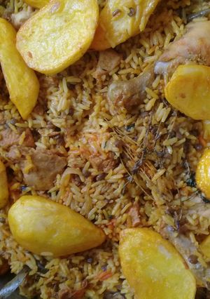 A picture of Chicken Breyani & Dhall.