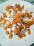 Calamar con gambones y salsa vieira