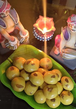 बेसन लाडू (besan ladoo recipe in marathi) रेसिपी चे मुख्य फोटो 