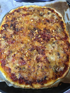 Una foto de Pizza de sobrasada y miel