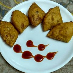 A picture of Leftover roti samosa.