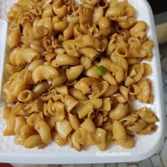 A picture of Macaroni.