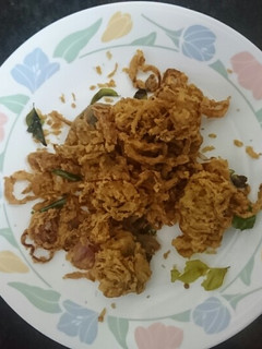 வெங்காய பக்கோடா (Vengaya Pakkoda Recipe in Tamil) செய்முறை முக்கிய புகைப்படம்
