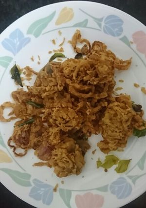 வெங்காய பக்கோடா (Vengaya Pakkoda Recipe in Tamil) செய்முறை முக்கிய புகைப்படம்