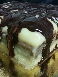 Una foto de Mini tarta de 2 sabores 🍰🍮🍫