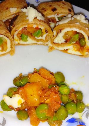 A picture of Cheese vegetables roll.