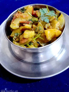 लौकी आलू की सब्जी (Lauki aloo ki sabzi recipe in hindi) रेसिपी मुख्य फोटो