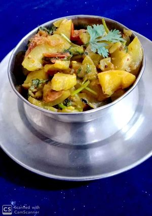 लौकी आलू की सब्जी (Lauki aloo ki sabzi recipe in hindi) रेसिपी मुख्य फोटो