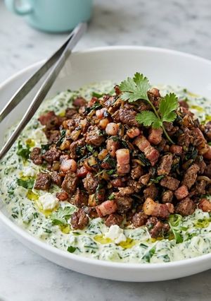 Keto álom joghurtos saláta, magyaros húsimádó feltéttel recept fotója