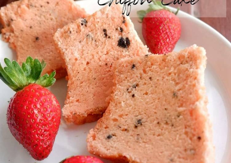 Strawberry Oreo Chiffon Cake