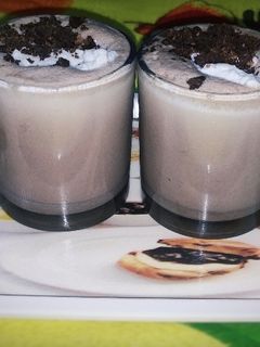 चॉकलेट मिल्कशेक (Chocolate milkshake recipe in Hindi) रेसिपी मुख्य फोटो