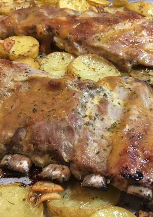 Foto principal de Costillar al horno con patatas al ajillo