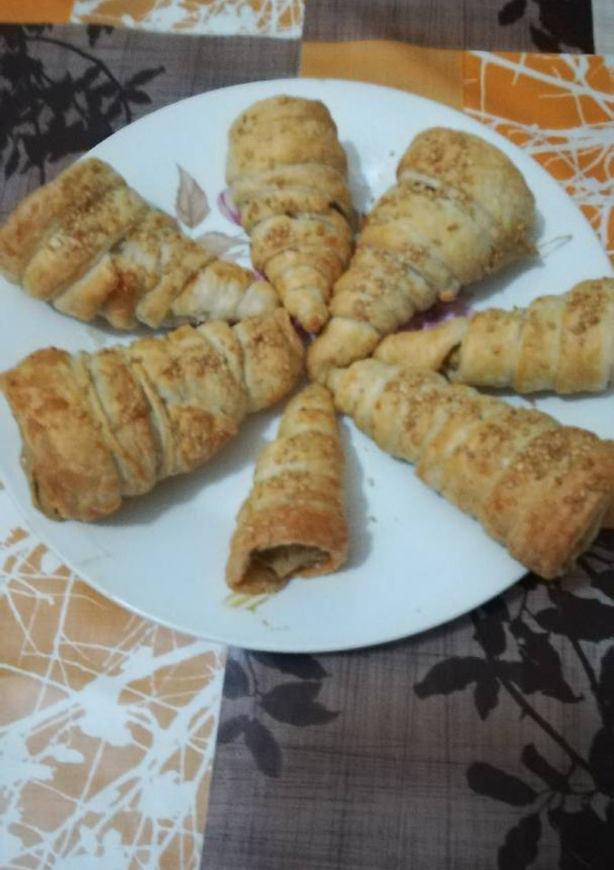 Una foto de Caracolas de hojaldre rellenas de paté de mejillones