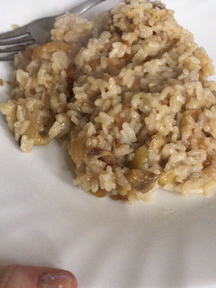 Una foto de Arroz con alchachofas y cebolla caramelizada