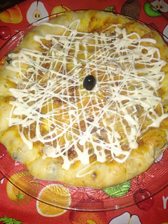 صورة لوصفة بيتزا محشية الاطراف بالزيتون والفرماج 🍕