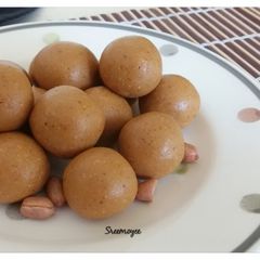 A picture of Peanuts laddu.