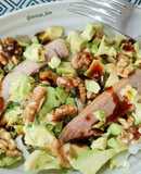 Ensalada de escarola con ventresca de atún y aguacate