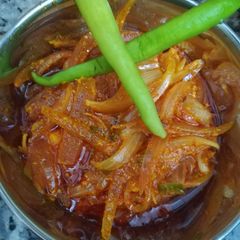 A picture of Dahi pyaza.