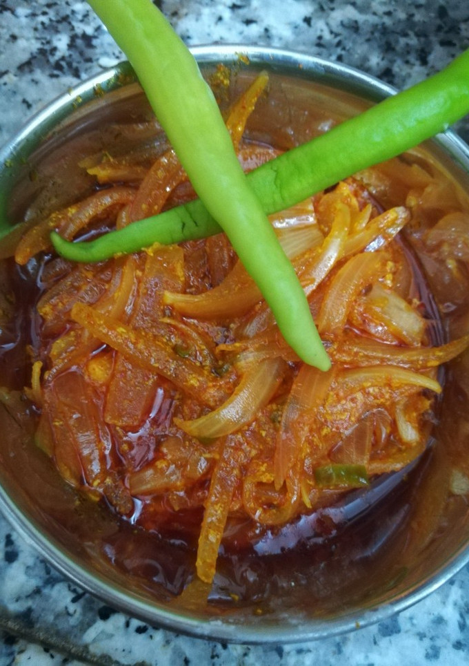 A picture of Dahi pyaza.