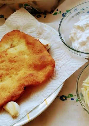 Krumplis lángos 🥔🧄🧀🧂🍻 recept fotója