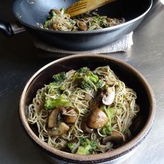 A picture of Broccoli & Mushroom Stir Fry.