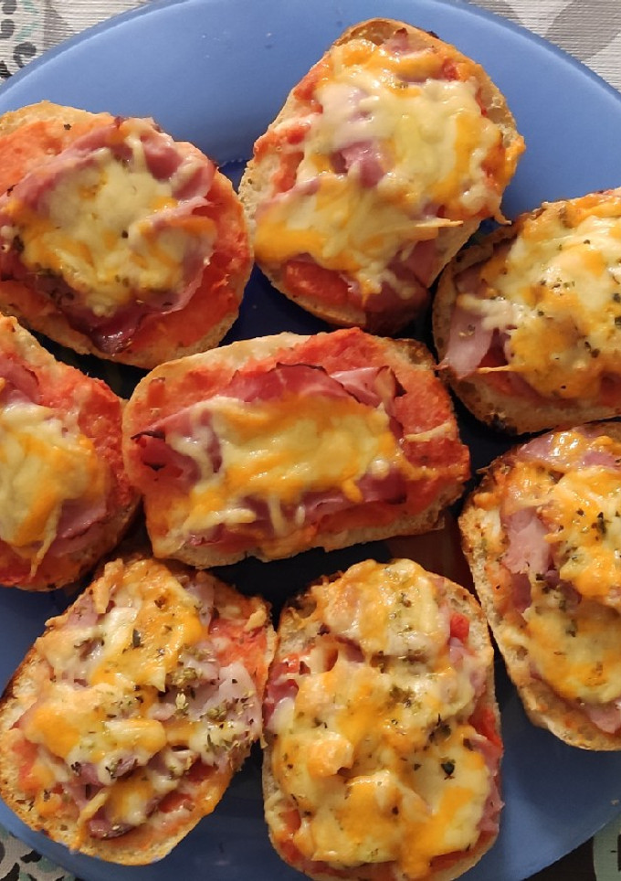 Una foto de Paninis caseros