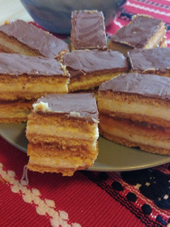Mézes grízes sütemény 🥧 recept fotója
